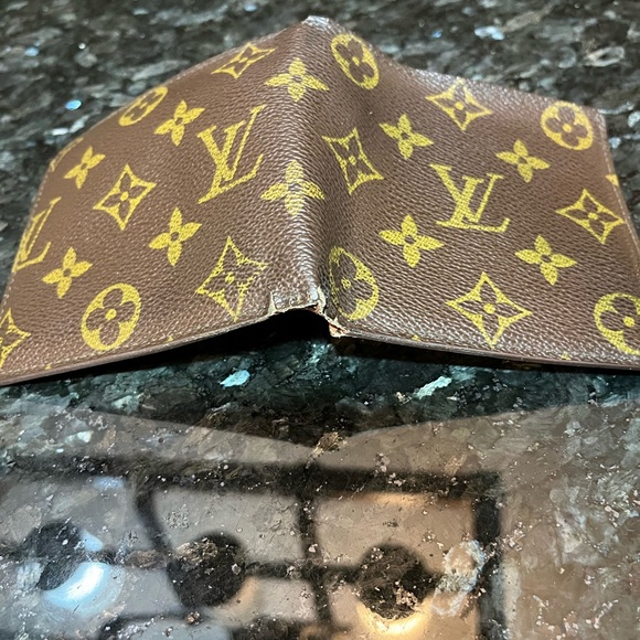 Authentic LV Wallet - Picture 6 of 8